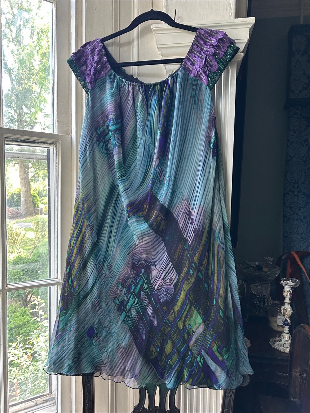 Sleeveless Slip-On Multicolor Pleated Shift Dress with Purple Accents Feathers